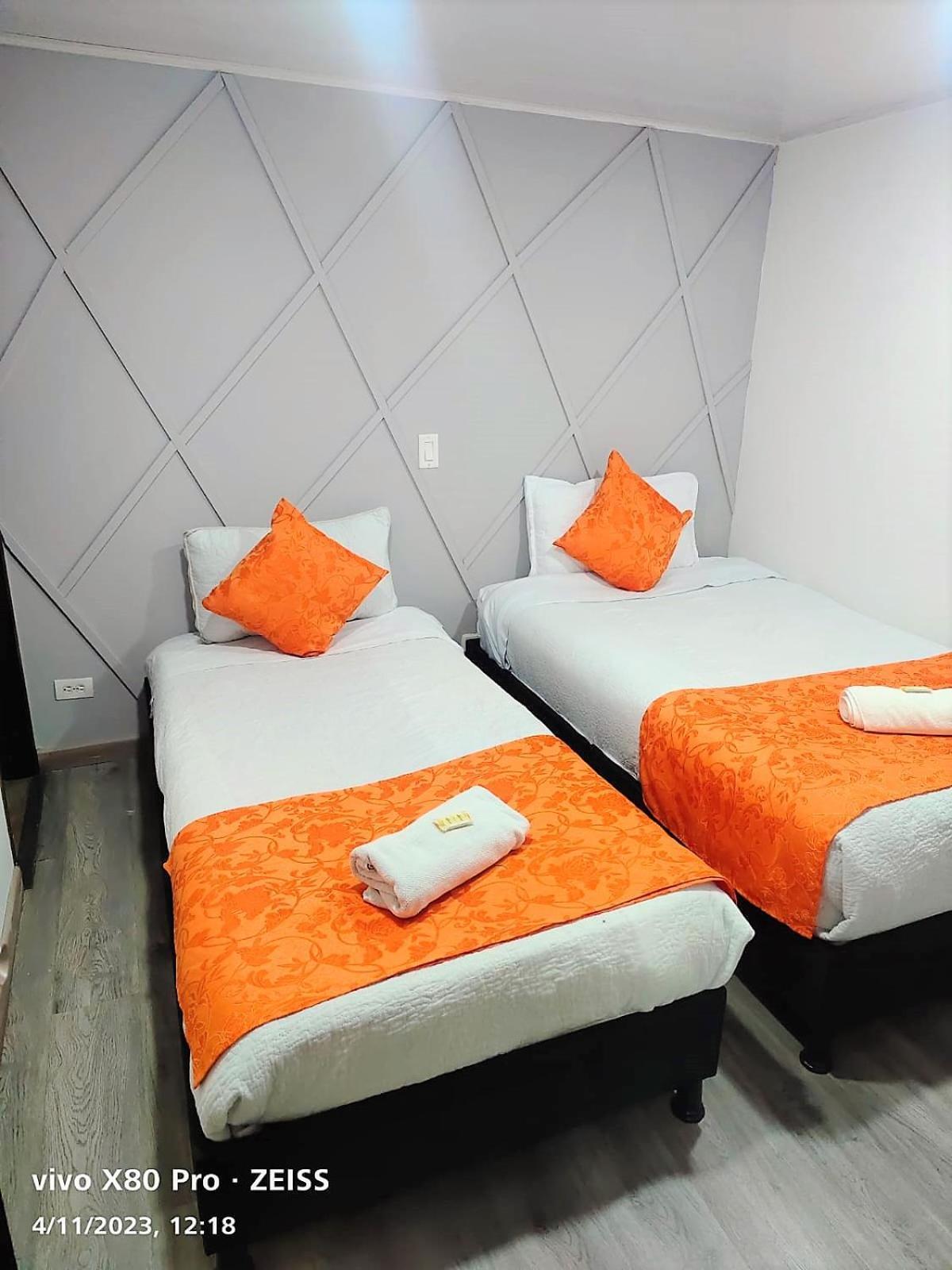 Hotel Kristal Ferial ボゴタ エクステリア 写真