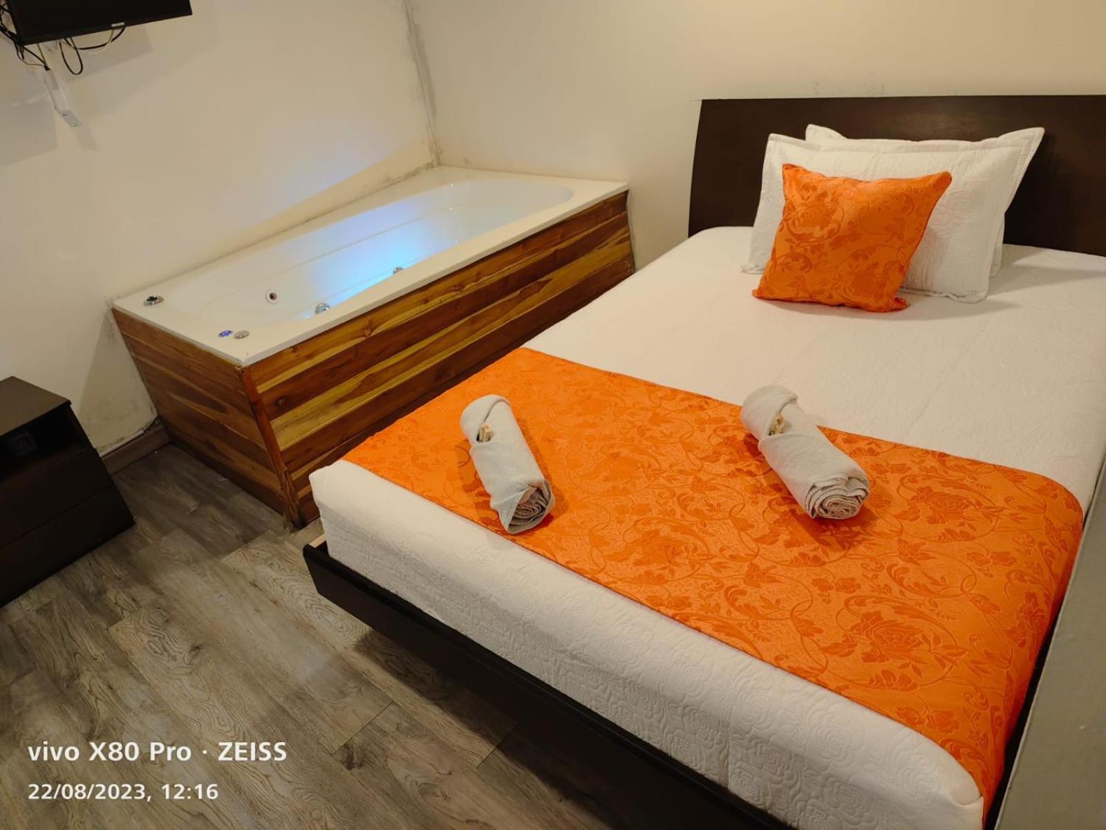 Hotel Kristal Ferial ボゴタ エクステリア 写真