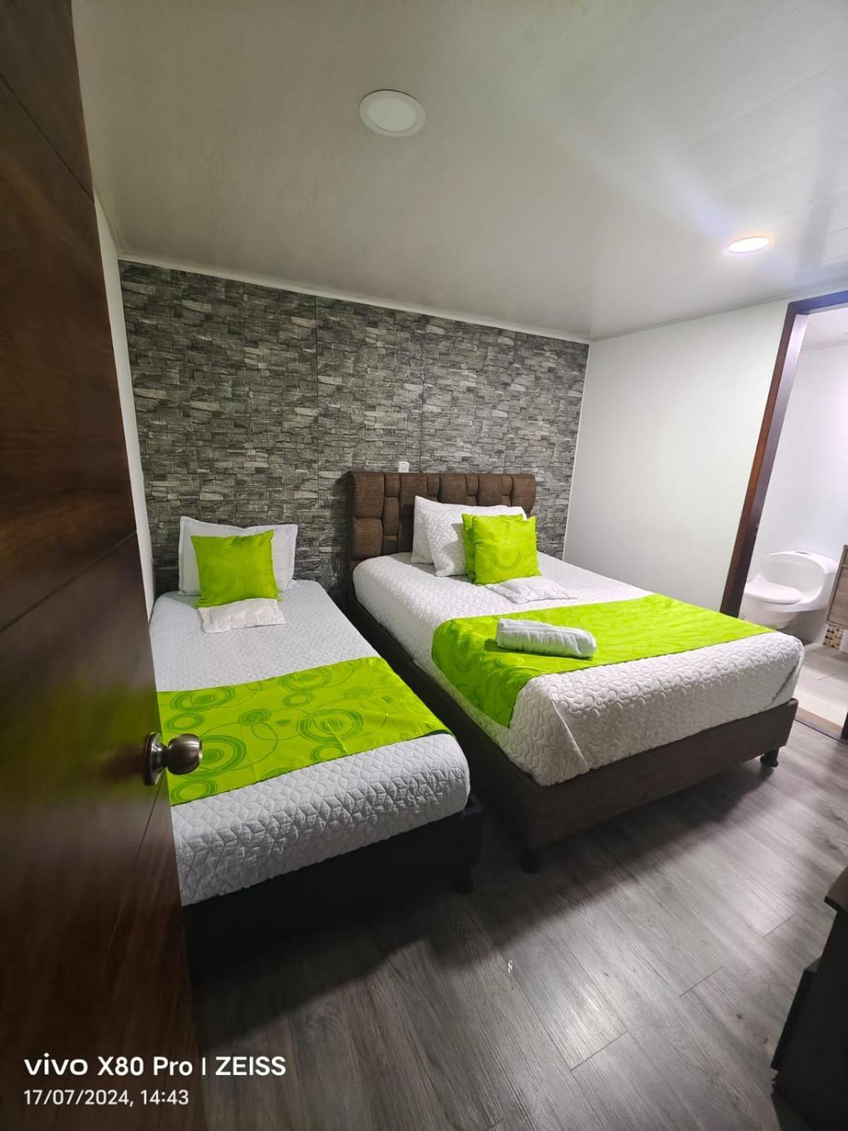 Hotel Kristal Ferial ボゴタ エクステリア 写真