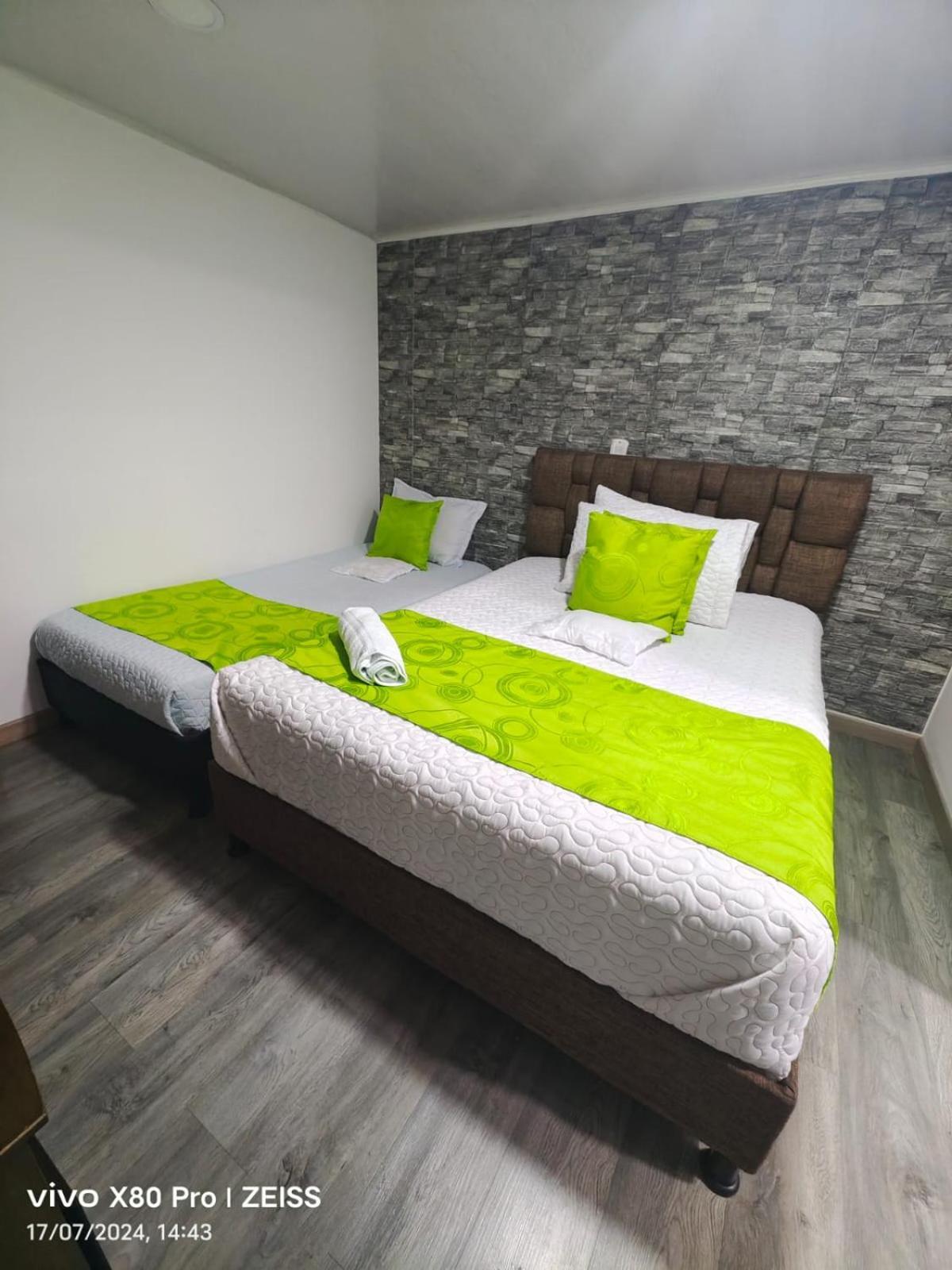 Hotel Kristal Ferial ボゴタ エクステリア 写真