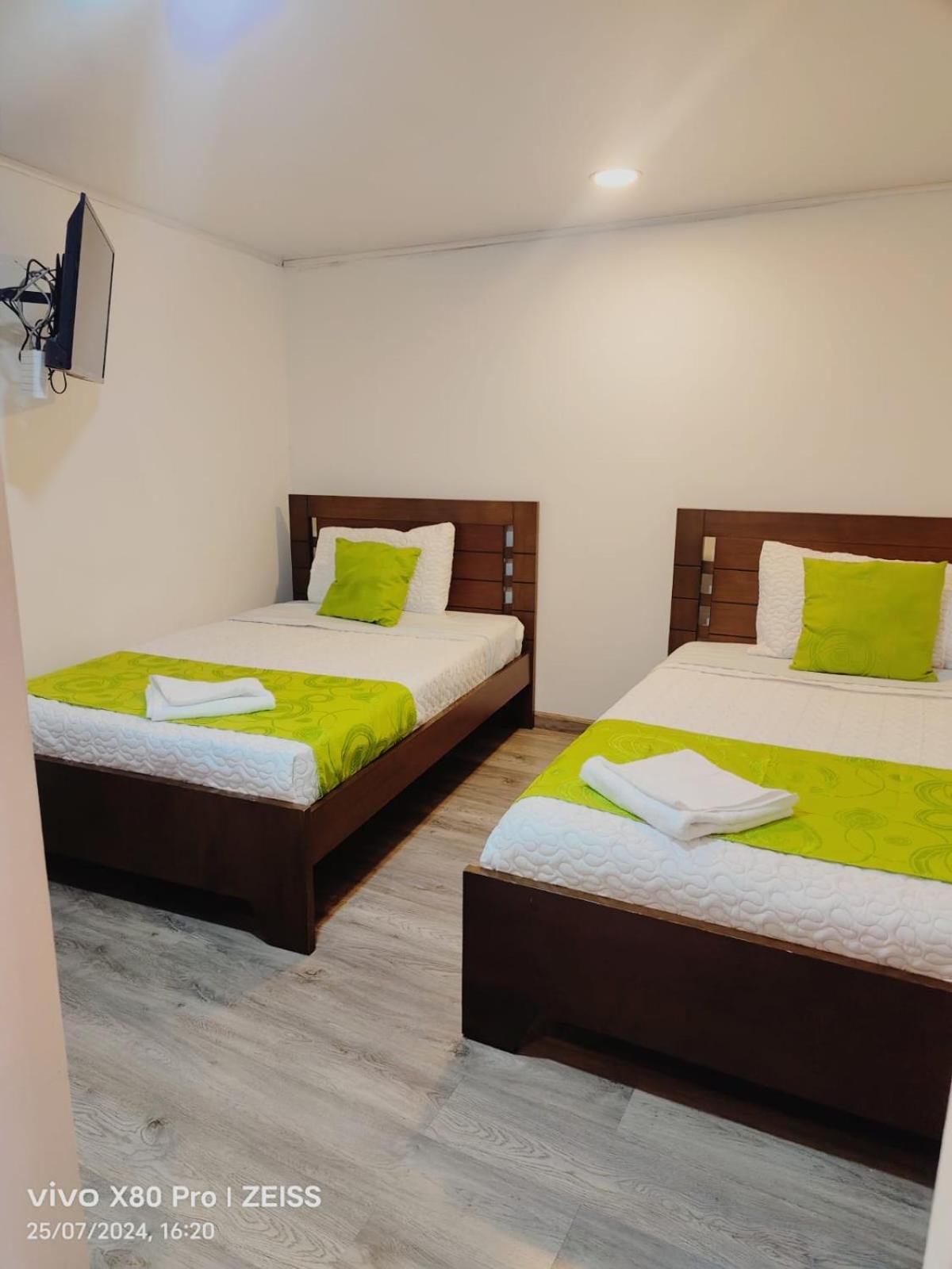 Hotel Kristal Ferial ボゴタ エクステリア 写真